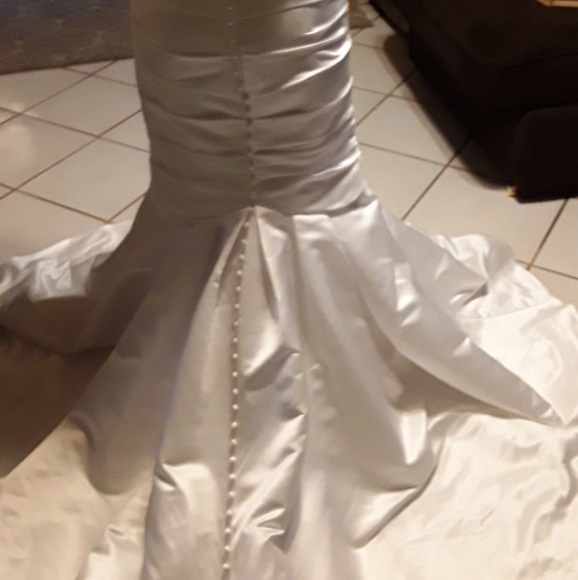 White dress brand new - Picture 2 of 3